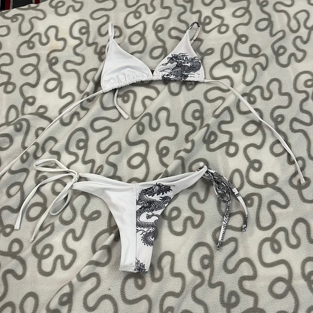 I’m selling this Bikini